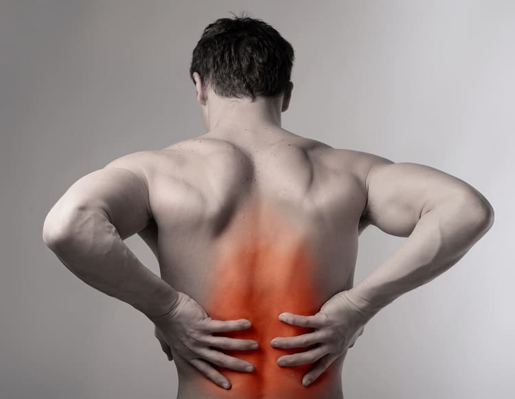 Mal au milieu du dos: Comment masser pour éliminer la douleur?