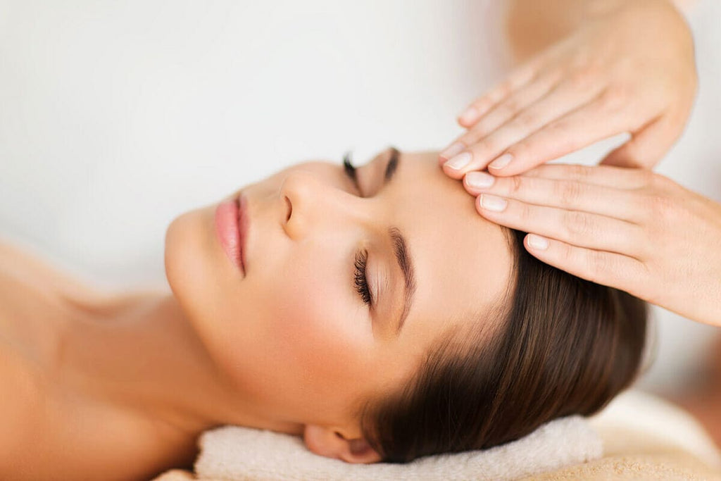 Massage du visage: Pourquoi et comment le faire?